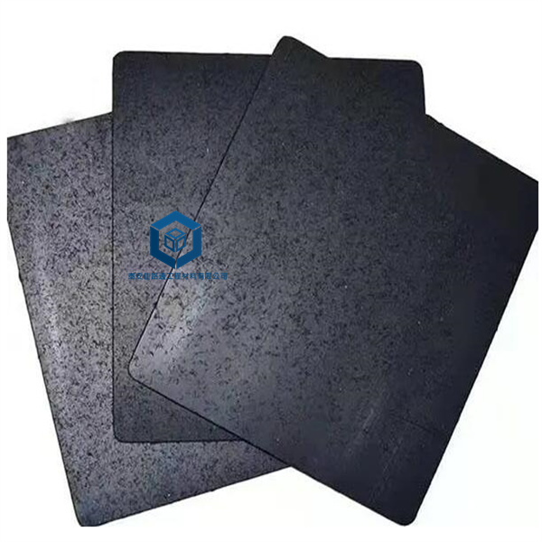 糙面土工膜在坡面施工中的優(yōu)勢(shì)