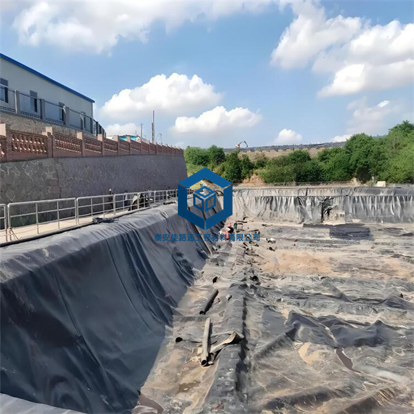 1.5mm土工膜在堆浸場中的施工及作用