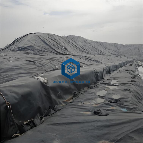 1.5mm土工膜在堆浸場中的施工及作用